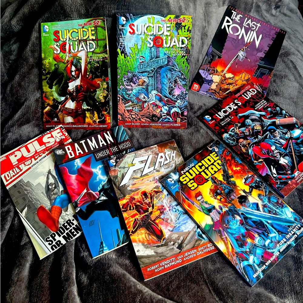 Lot of 8 DC & Marvel Comics Suicide squad & Batman